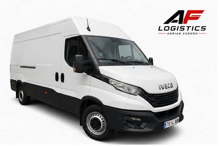 Vista frontal del furgón Iveco L4 de Adrian Furgón Logistics